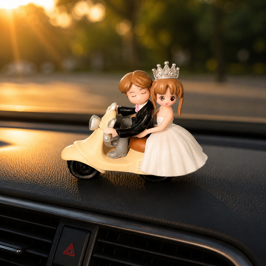 Mini Couple Scooter Resin Showpiece Romantic Love Figurine