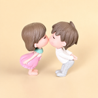 Mini Kissing Couple Resin Showpiece Romantic Love Figurine