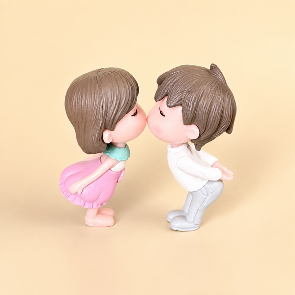 Mini Kissing Couple Resin Showpiece Romantic Love Figurine