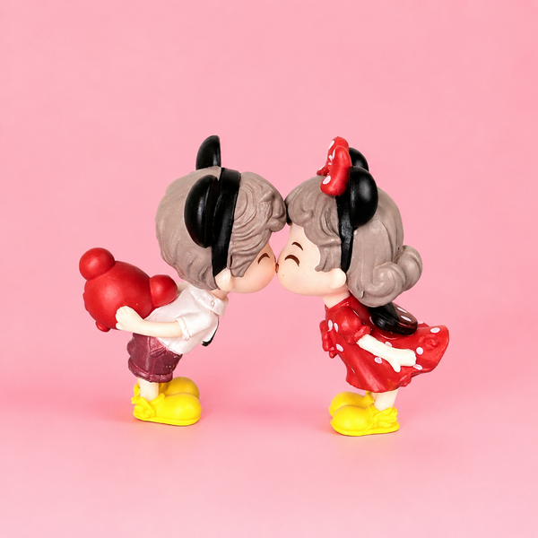 Mini Cartoon Couple Resin Showpiece Cute Love Figurine