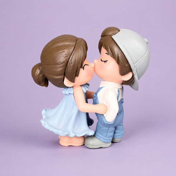 Mini Kissing Romantic Couple Resin Showpiece Love Figurine