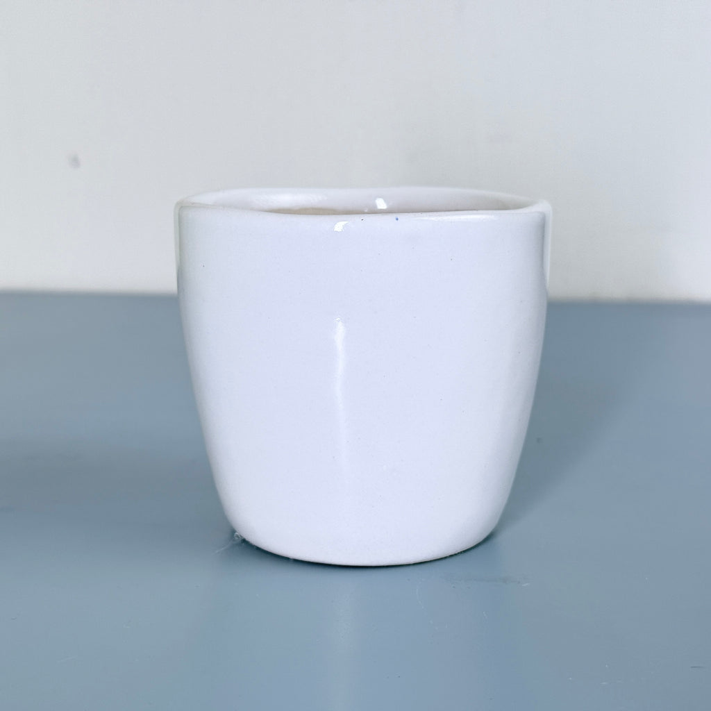Minimal White Ceramic Plant Pot – Small Indoor Planter for Succulents & Desk Decor