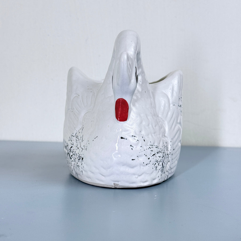 White Swan Ceramic Plant Pot – Decorative Animal Planter for Indoor Plants & Home Decor
