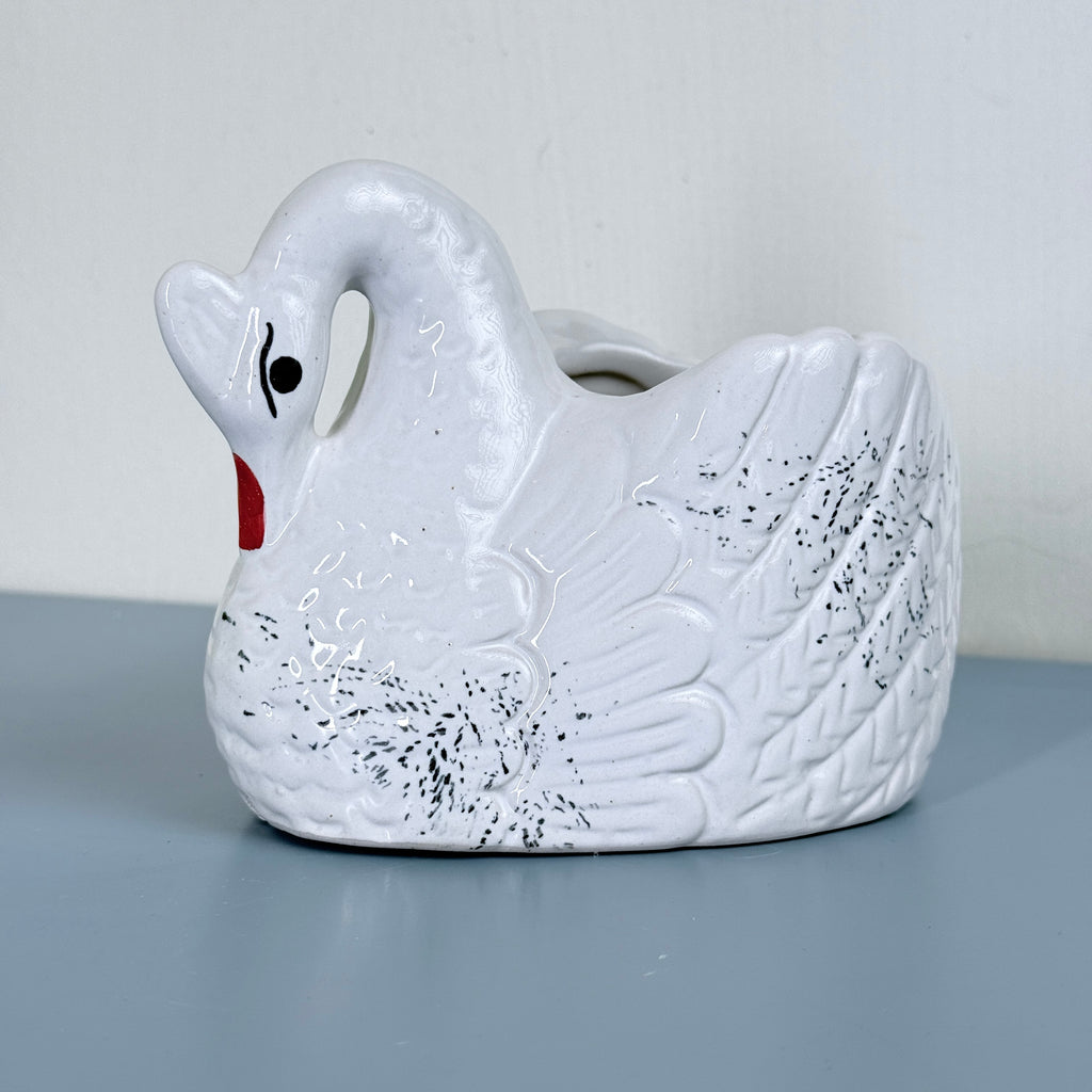 White Swan Ceramic Plant Pot – Decorative Animal Planter for Indoor Plants & Home Decor