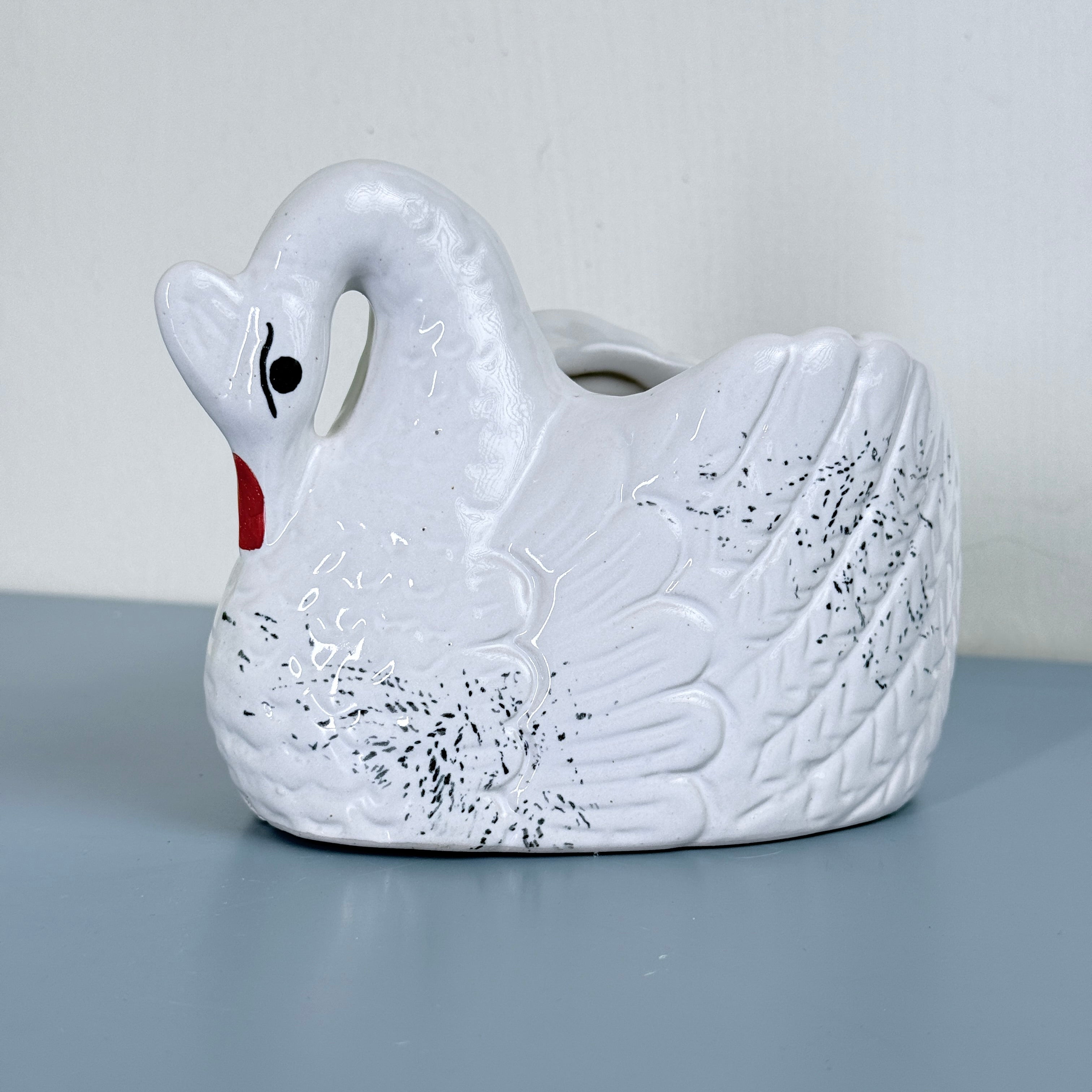 White Swan Ceramic Plant Pot – Decorative Animal Planter for Indoor Plants & Home Decor