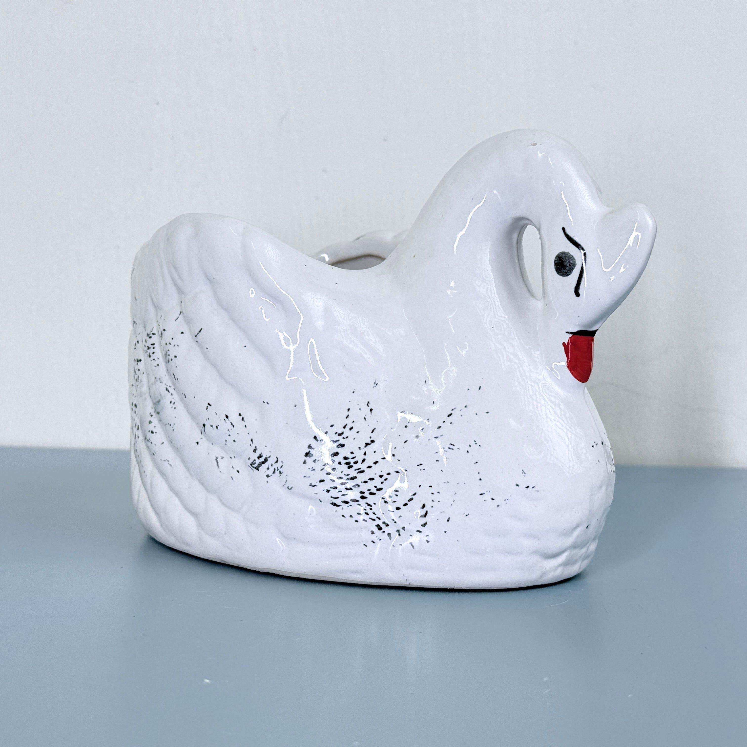 White Swan Ceramic Plant Pot – Decorative Animal Planter for Indoor Plants & Home Decor