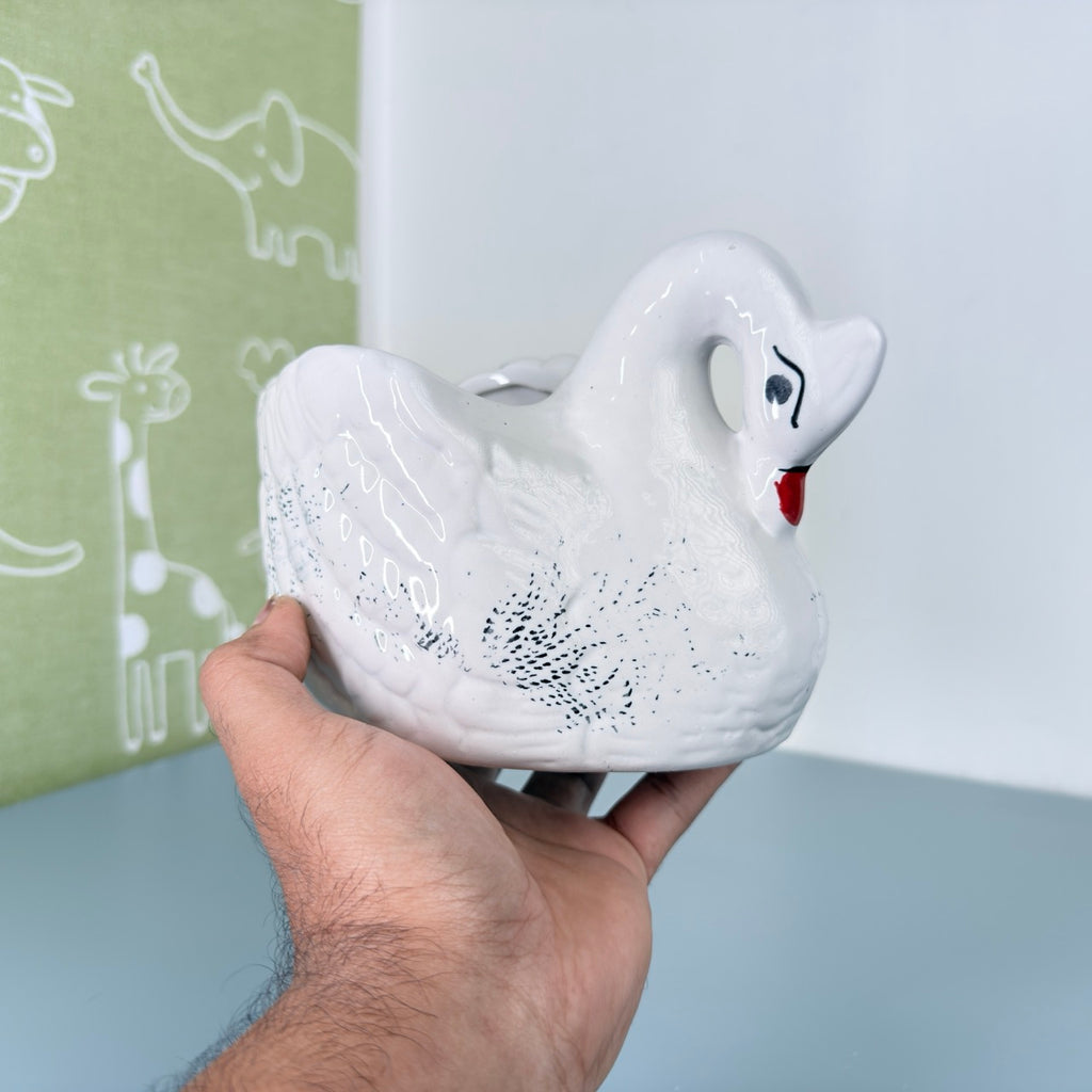 White Swan Ceramic Plant Pot – Decorative Animal Planter for Indoor Plants & Home Decor
