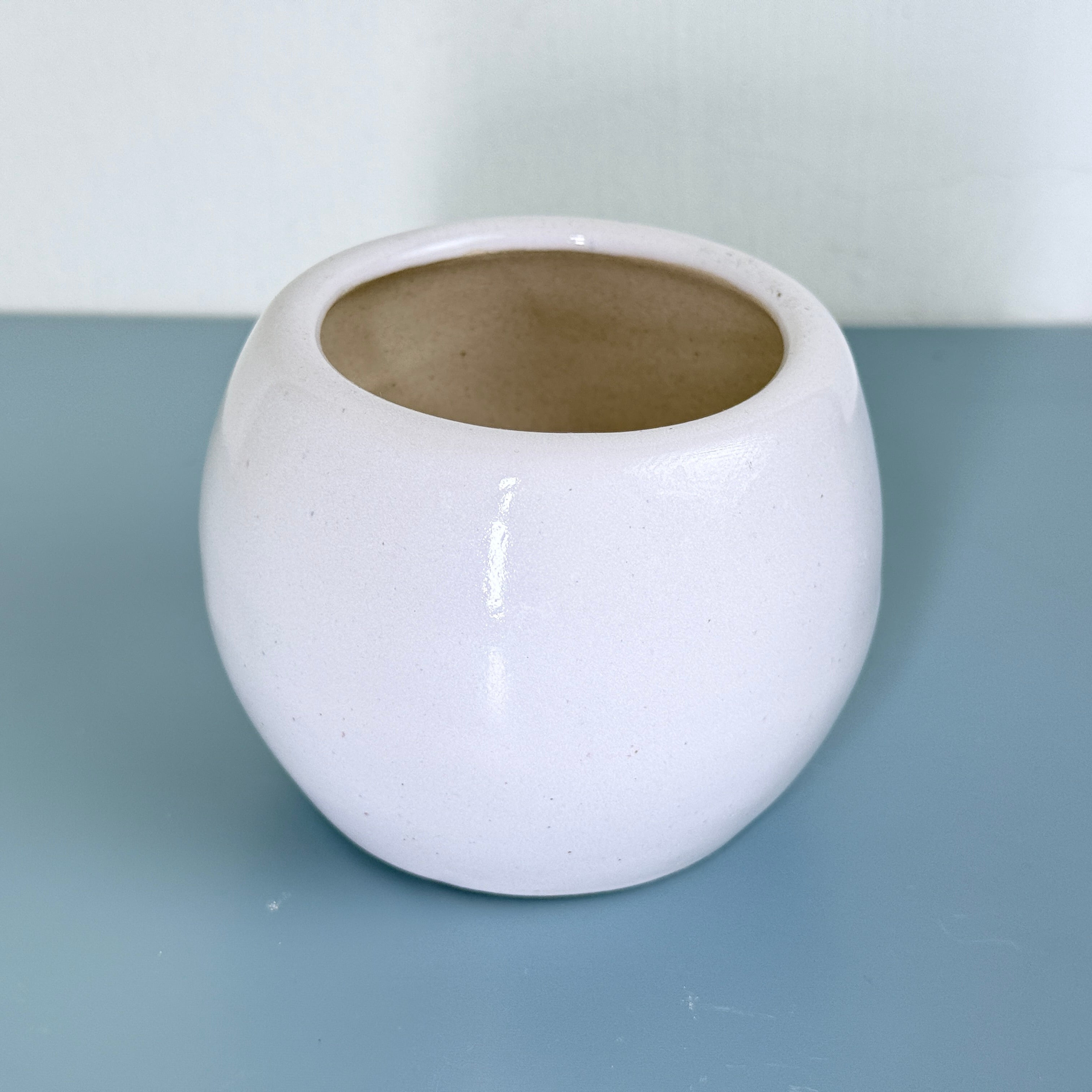Minimal White Ceramic Planter Pot – Modern Indoor Plant Pot with Drainage Hole