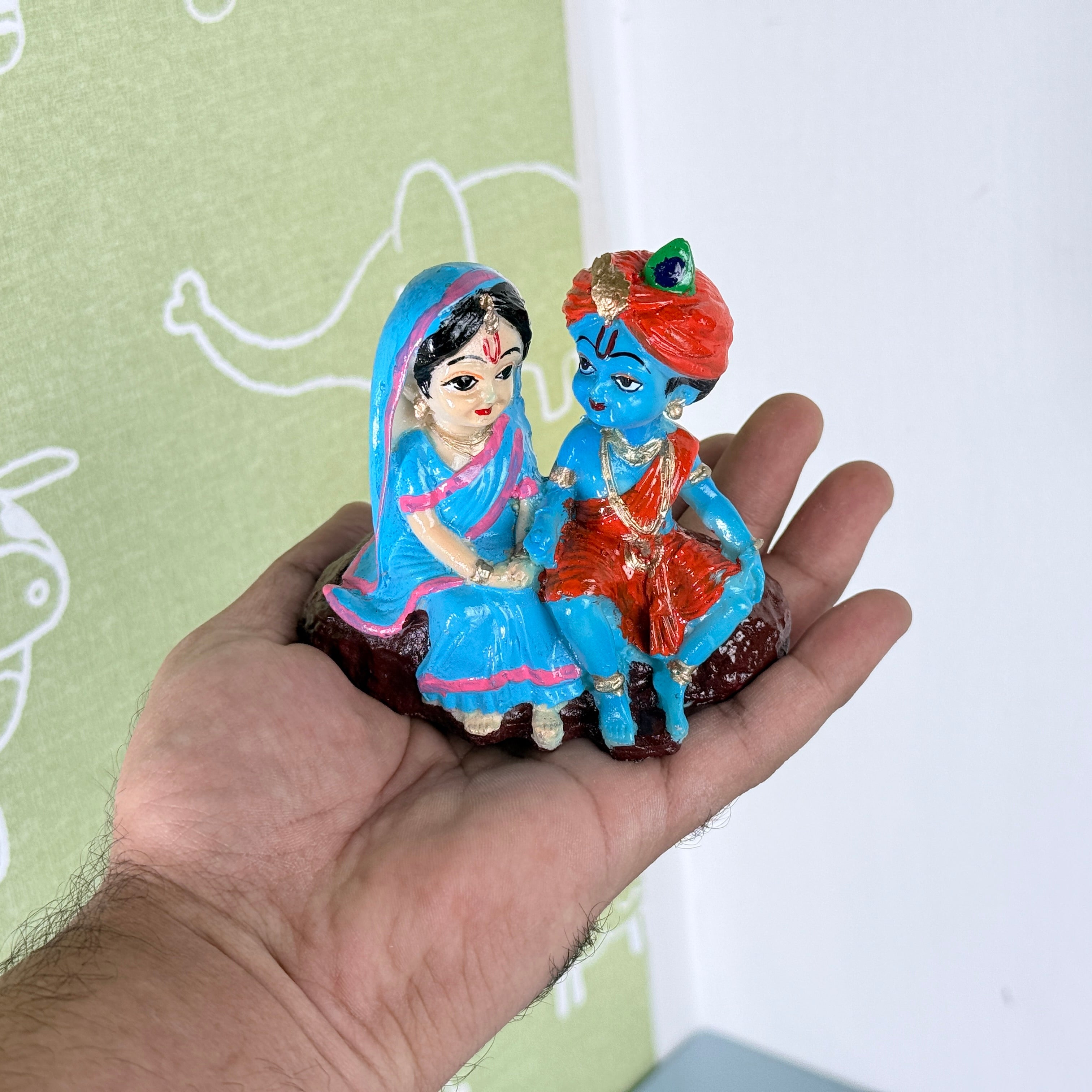 Radha Krishna Resin Idol – Cute Divine Couple Spiritual Décor Statue