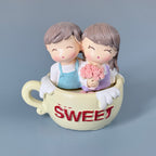 Sweet Couple Resin Love Showpiece – Cute Romantic Gift Miniature Decor