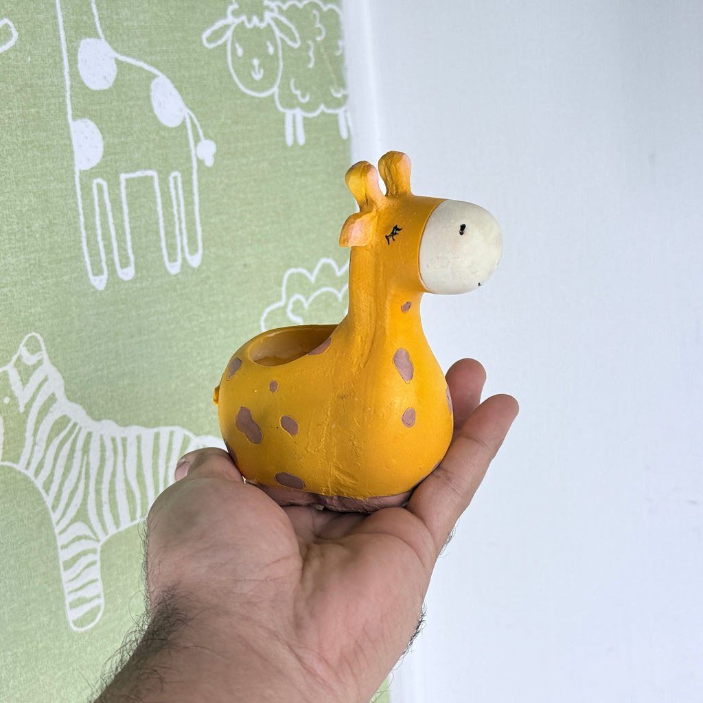 Cute Giraffe Resin Planter Pot – Yellow Animal Mini Succulent Holder