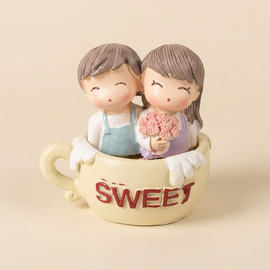 Sweet Couple Resin Love Showpiece – Cute Romantic Gift Miniature Decor Main image