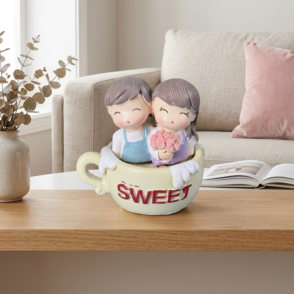 Sweet Couple Resin Love Showpiece – Cute Romantic Gift Miniature Decor Secondary image