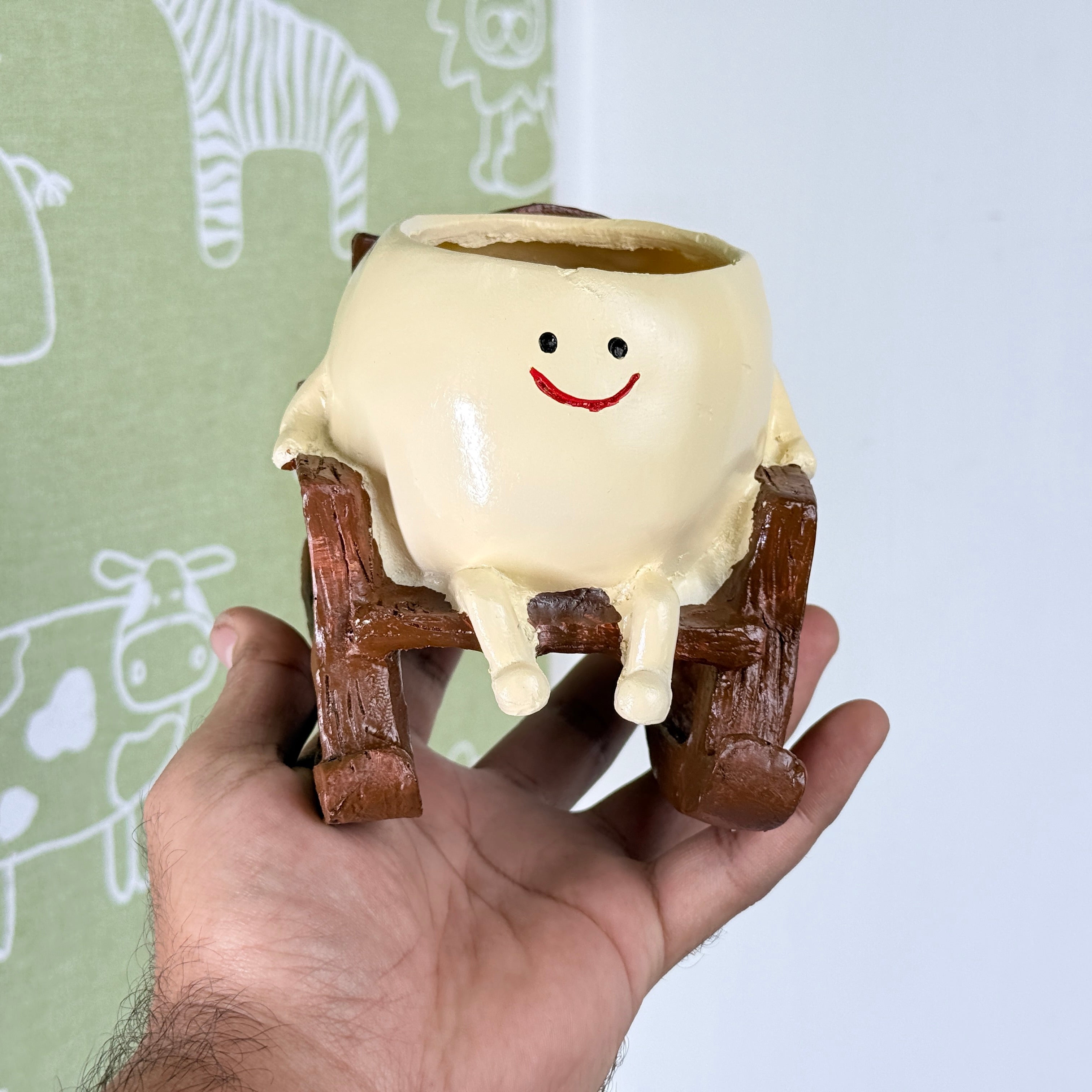 Cute Smiley Rocking Chair Resin Planter Pot – Adorable Character Succulent Pot for Home & Desk Décor