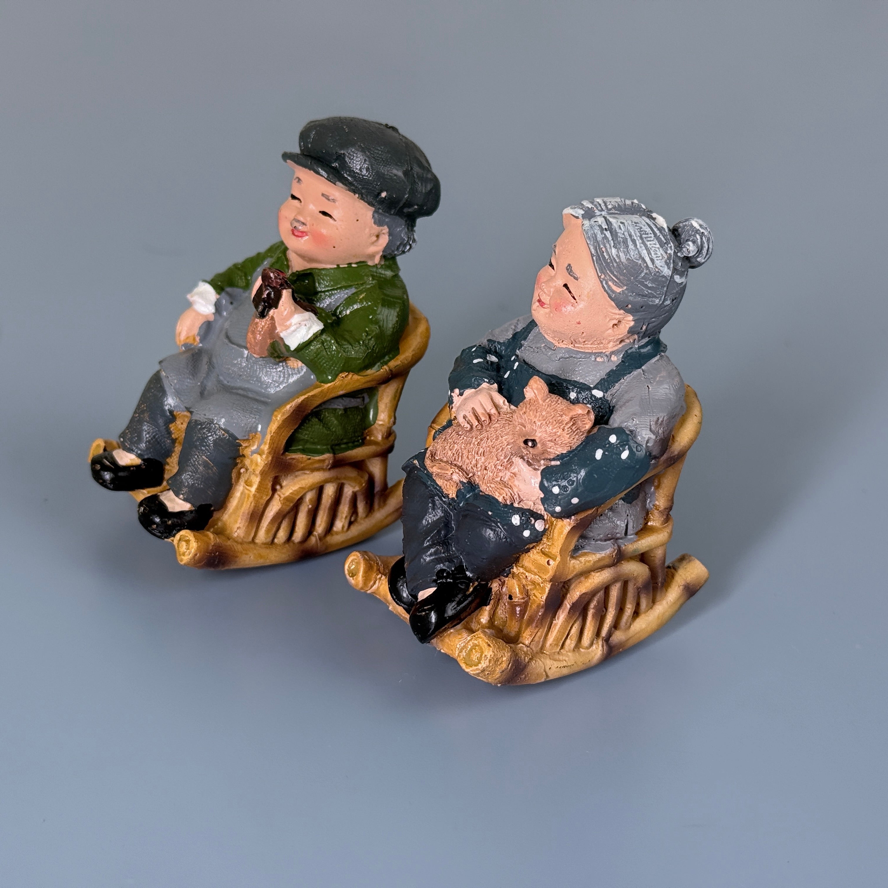 Cute Grandparents Resin Couple Showpiece Miniature Figurine for Home Decor