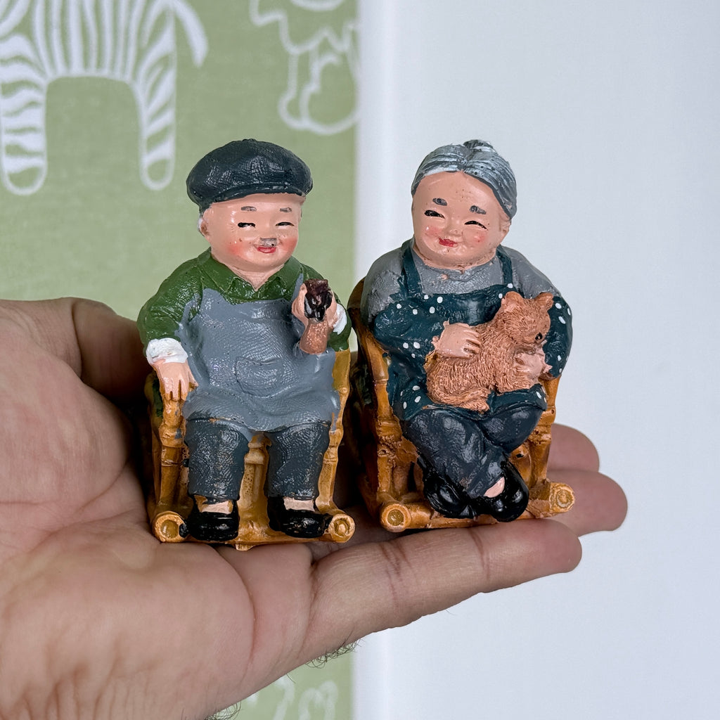Cute Grandparents Resin Couple Showpiece Miniature Figurine for Home Decor