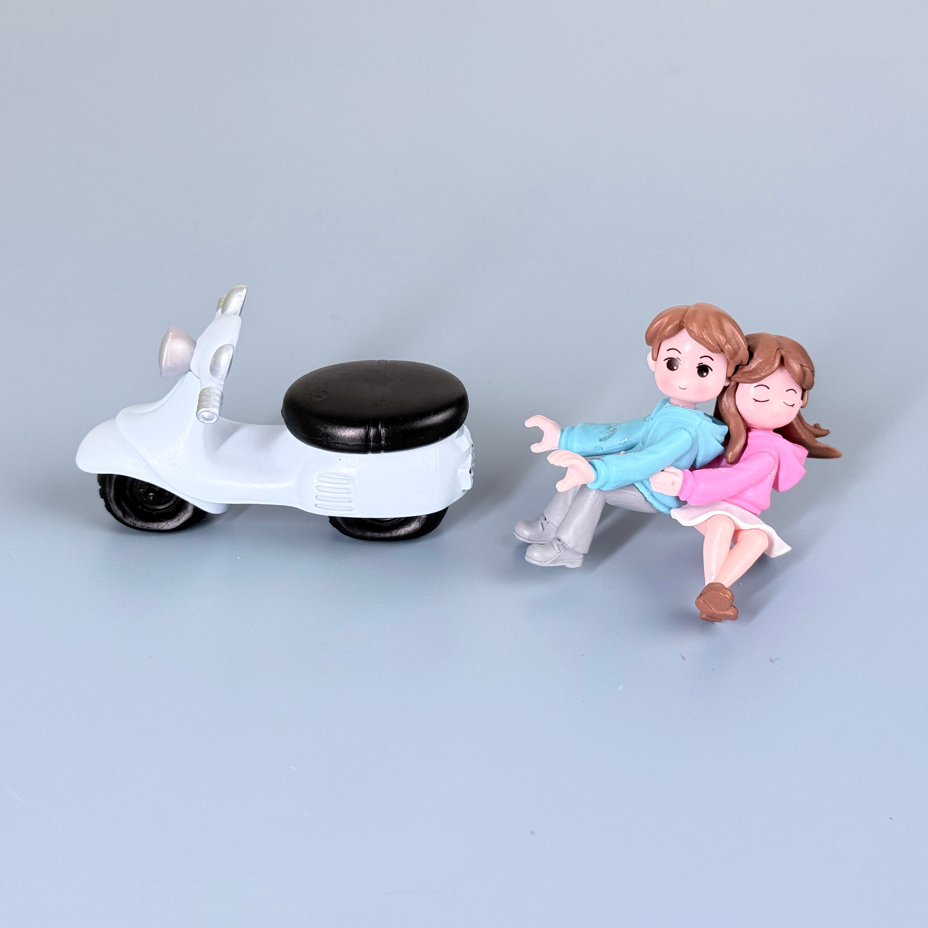 Mini Romantic Couple Scooter Resin Showpiece Love Figurine