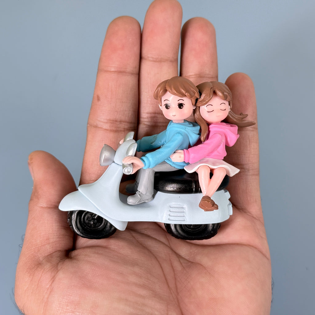 Mini Romantic Couple Scooter Resin Showpiece Love Figurine