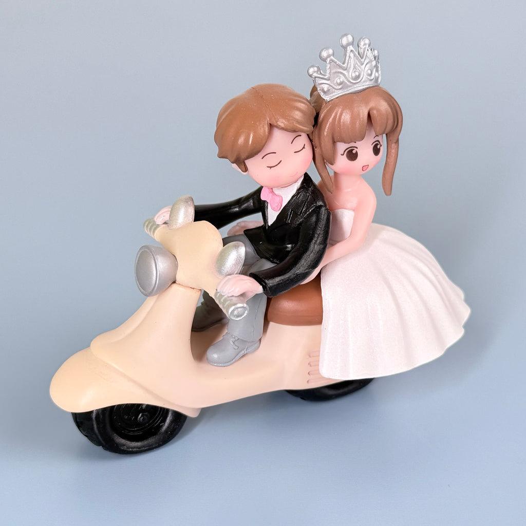 Mini Couple Scooter Resin Showpiece Romantic Love Figurine