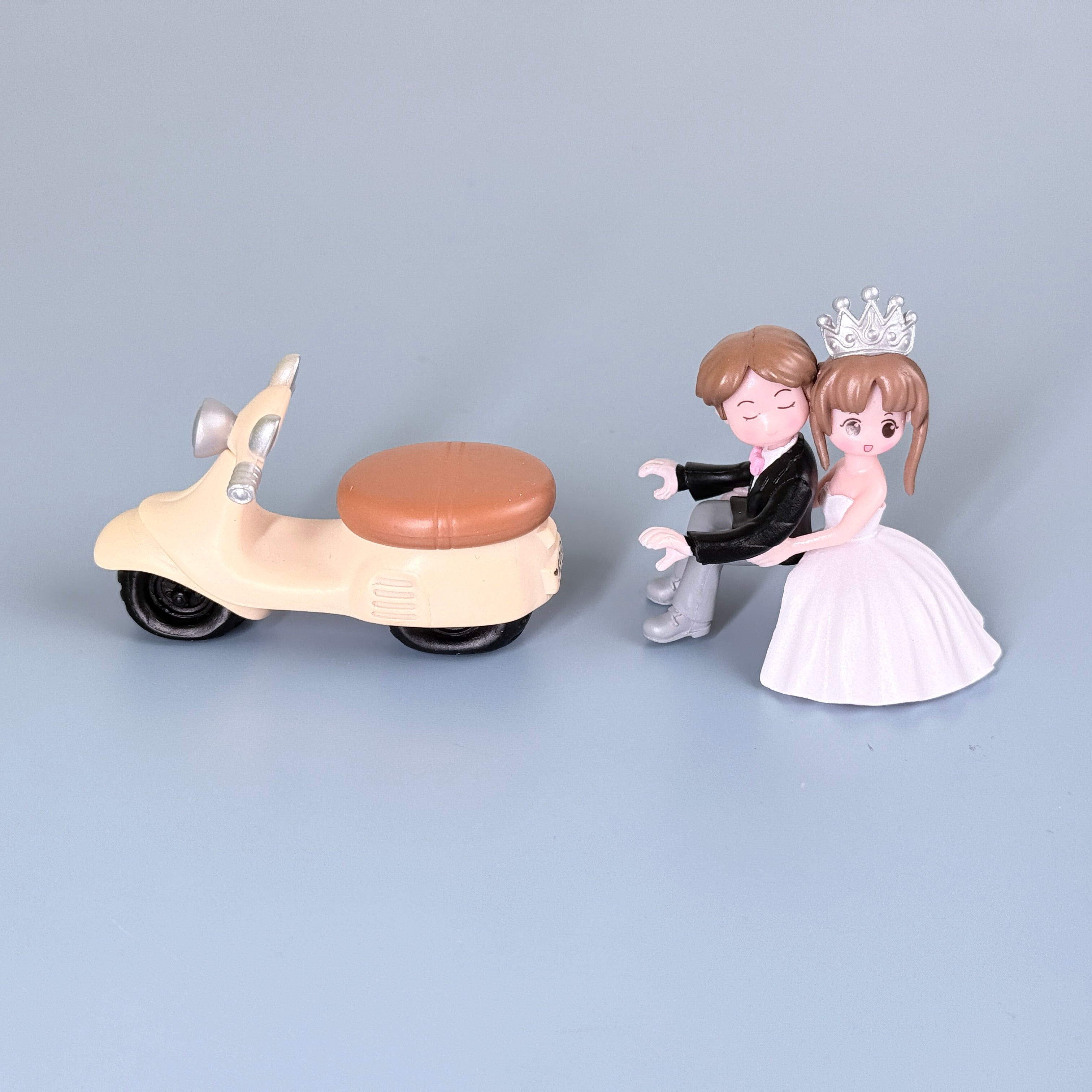 Mini Couple Scooter Resin Showpiece Romantic Love Figurine