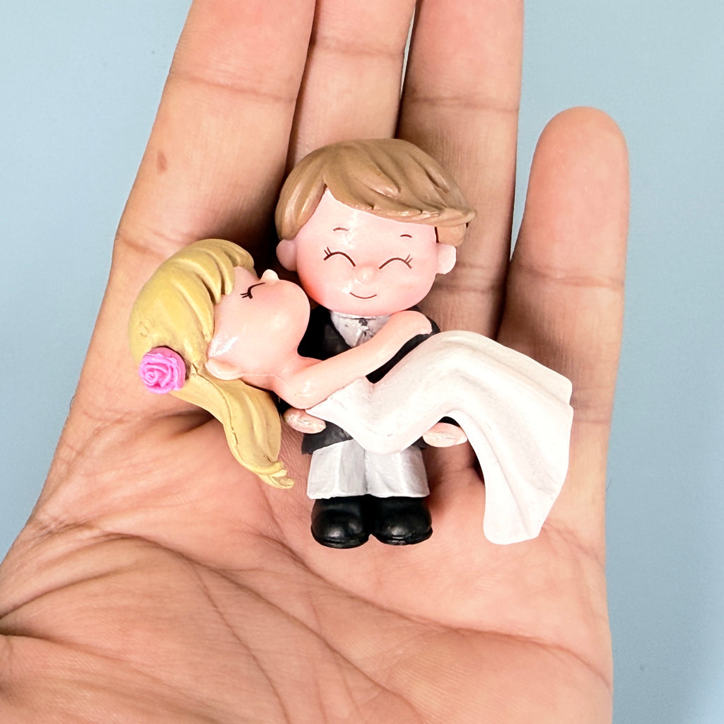 Mini Wedding Couple Resin Showpiece Bride & Groom Figurine