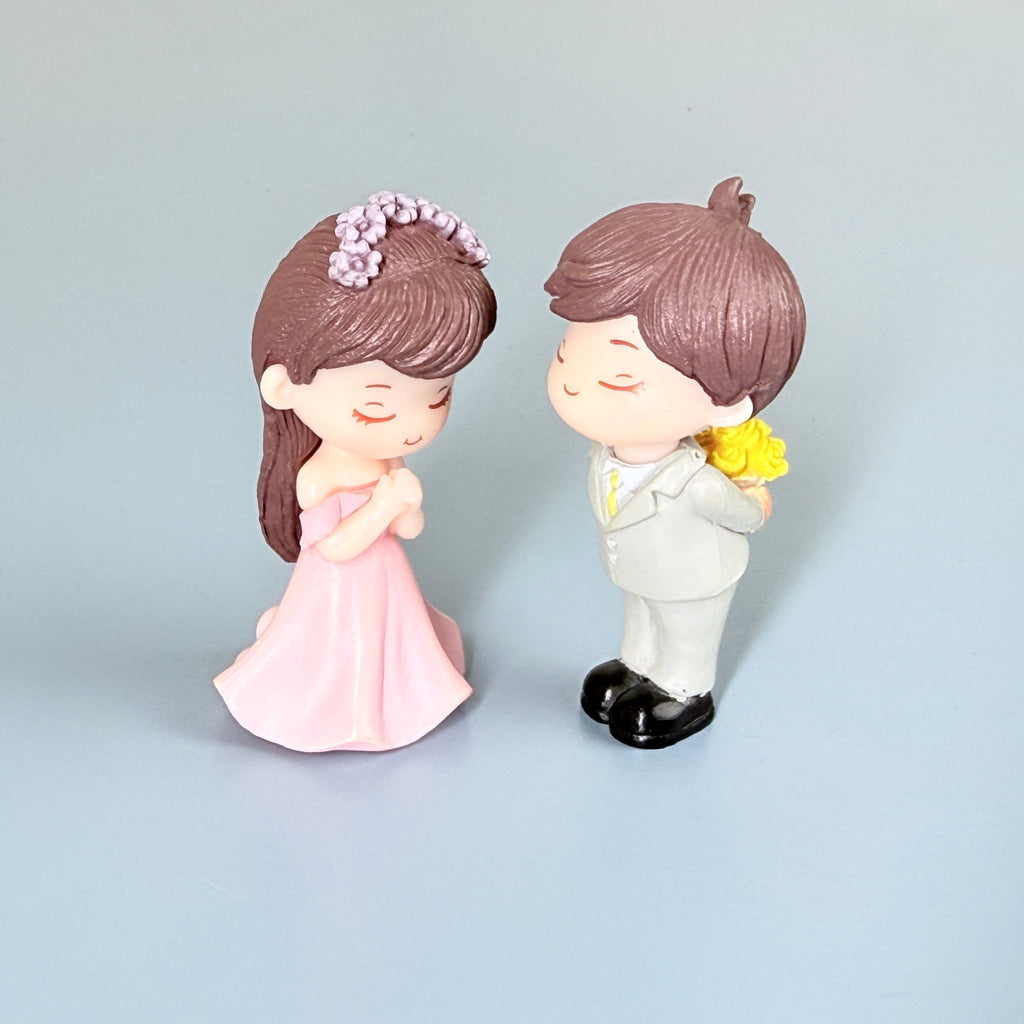 Mini Cute Romantic Couple Resin Showpiece Love Figurine