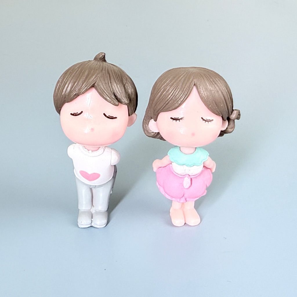 Mini Kissing Couple Resin Showpiece Romantic Love Figurine