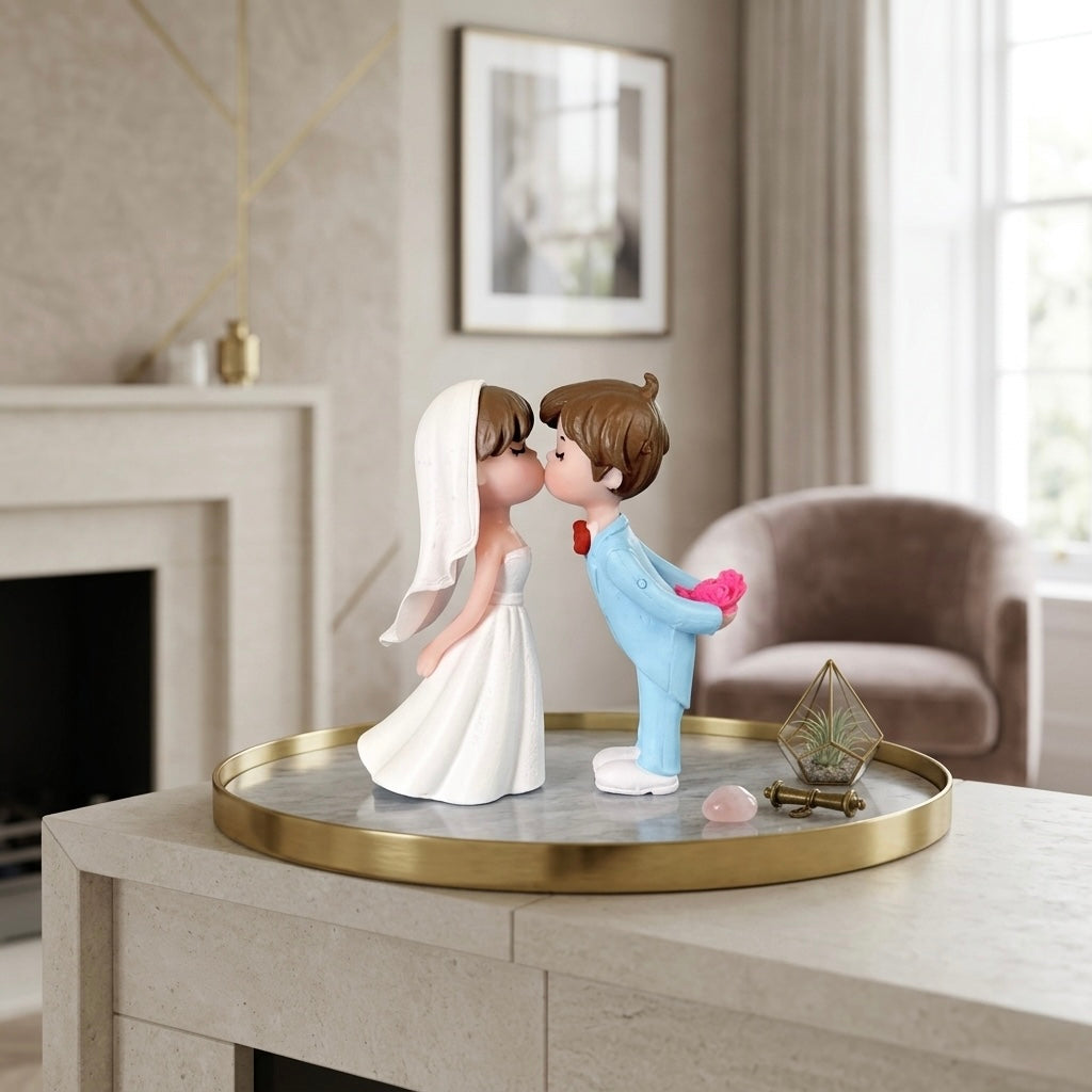 Mini Cute Couple Resin Showpiece Romantic Love Figurine (2 Variants)