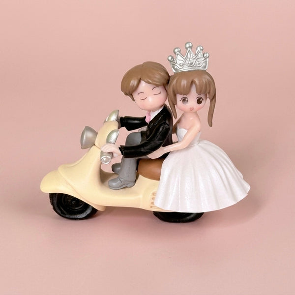 Mini Couple Scooter Resin Showpiece Romantic Love Figurine
