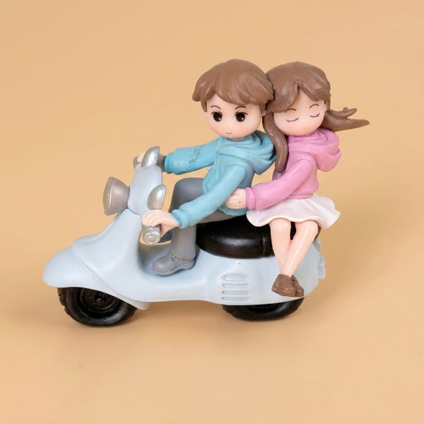 Mini Romantic Couple Scooter Resin Showpiece Love Figurine