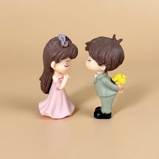 Mini Cute Romantic Couple Resin Showpiece Love Figurine