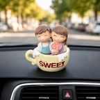 Sweet Couple Resin Love Showpiece – Cute Romantic Gift Miniature Decor