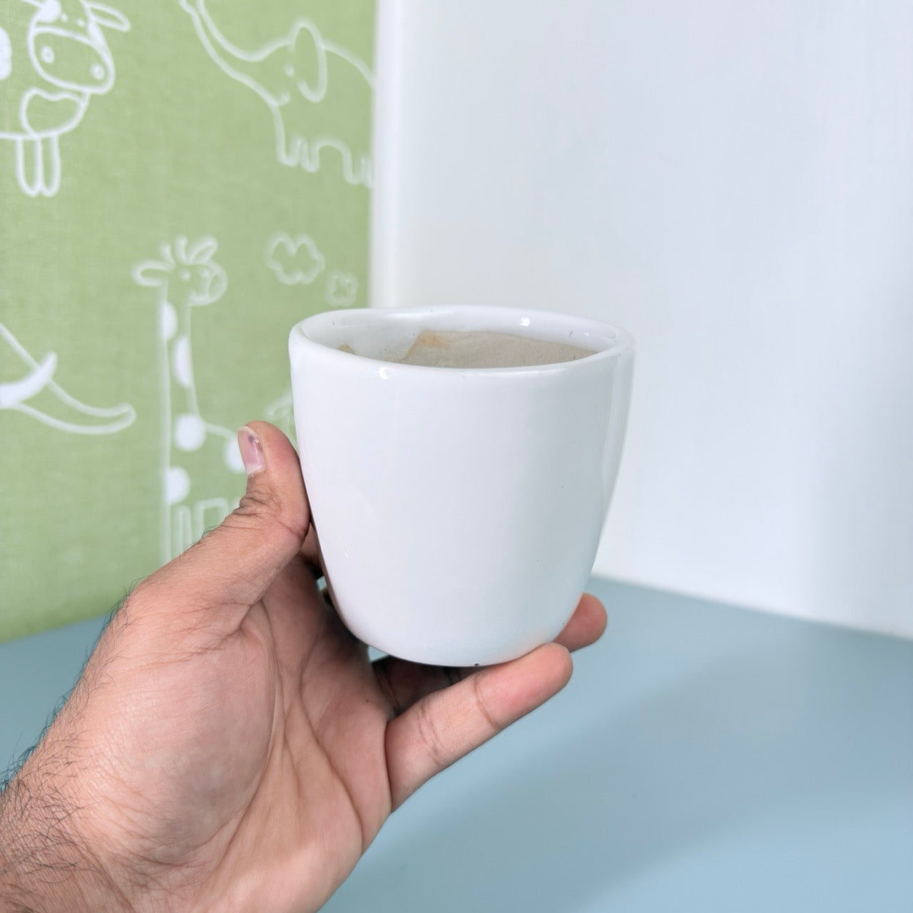 Minimal White Ceramic Plant Pot – Small Indoor Planter for Succulents & Desk Decor